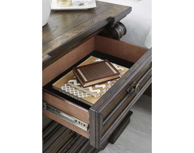 Ashley Furniture HomeStore(アシュレイ ファニチャー ホームストア) Maylee Nightstand(B947-93)の写真
