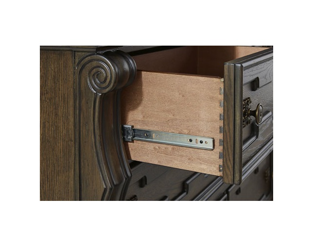 Ashley Furniture HomeStore(アシュレイ ファニチャー ホームストア) Maylee Dresser(B947-31)の写真