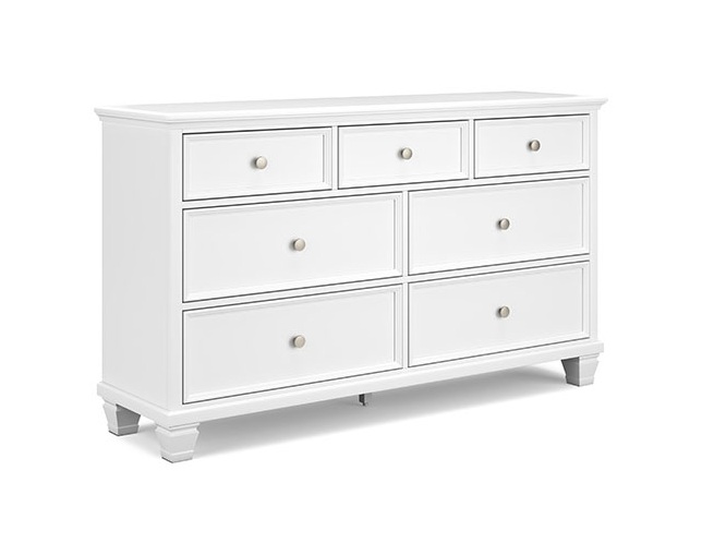 Ashley Furniture HomeStore(アシュレイ ファニチャー ホームストア) Fortman Dresser(B680-31)の写真