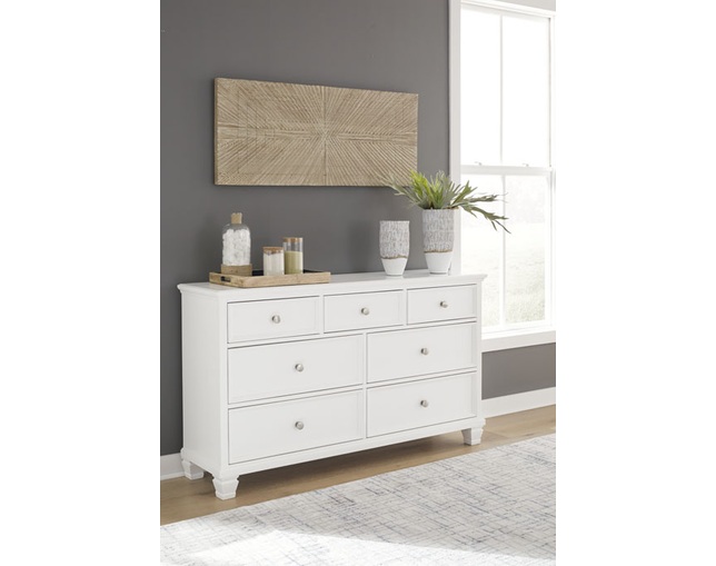 Ashley Furniture HomeStore(アシュレイ ファニチャー ホームストア) Fortman Dresser(B680-31)の写真
