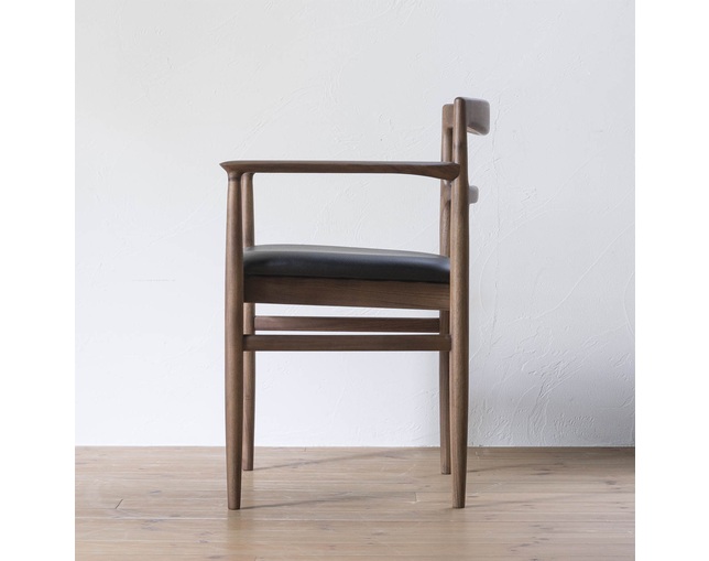REMBASSY(レンバシー) ROUNE arm chairの写真