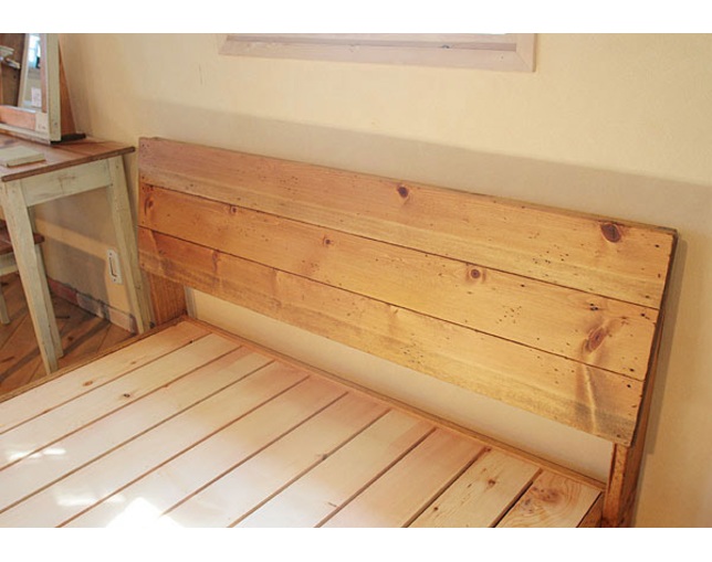 ラスティック(Rustic) 木製ベッドフレームtypeBの写真