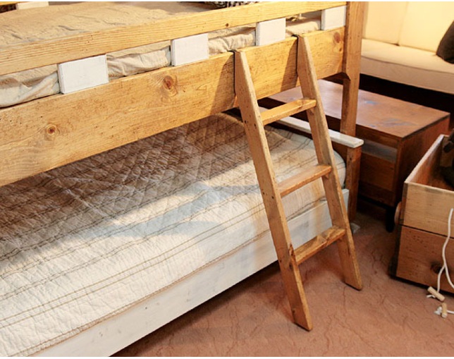 ラスティック(Rustic) 二段ベッド用木製ラダーの写真