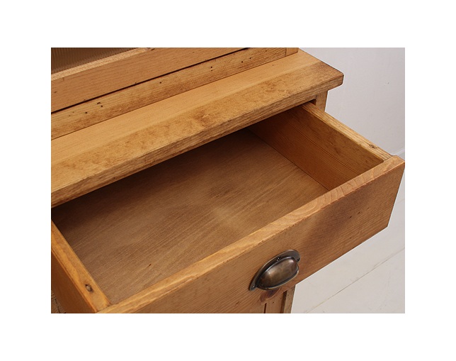 ラスティック(Rustic) 木製ガラス戸カップボードの写真