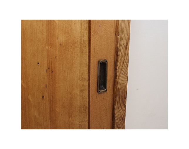 ラスティック(Rustic) 木製ガラス戸カップボードの写真