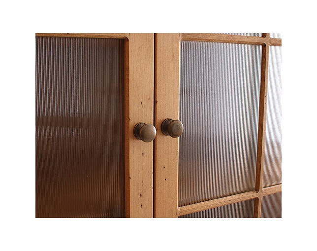 ラスティック(Rustic) 木製ガラス戸カップボードの写真