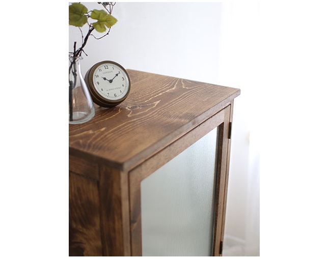 ラスティック(Rustic) 木製ガラスキャビネットの写真