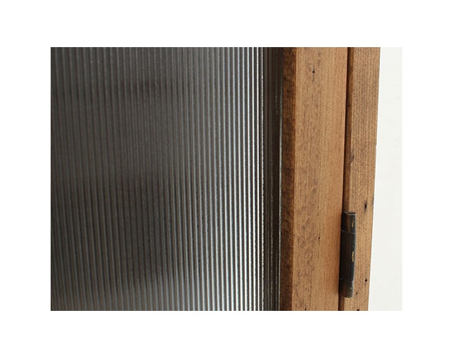 ラスティック(Rustic) 木製ガラスキャビネットの写真