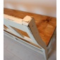 Rustic 木製背付きベンチの写真