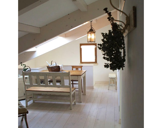 ラスティック(Rustic) 木製背付きベンチの写真