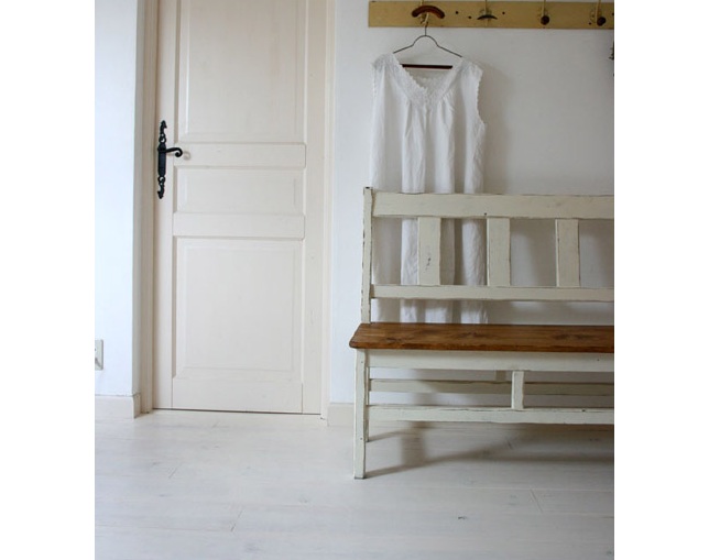 ラスティック(Rustic) 木製背付きベンチの写真