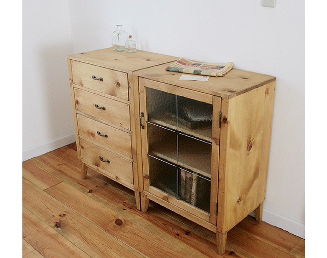 ラスティック(Rustic) 木製サイドチェストの写真