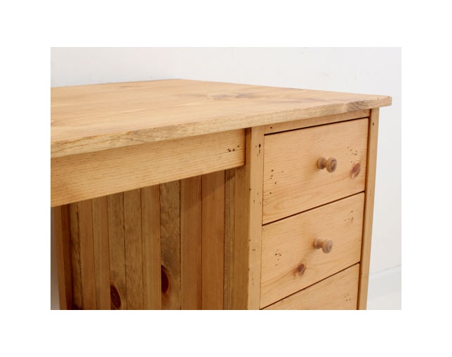 ラスティック(Rustic) 木製デスクの写真