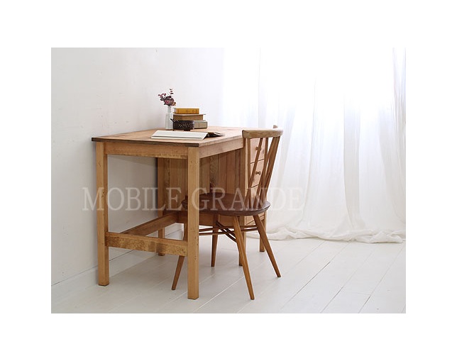 ラスティック(Rustic) 木製デスクの写真