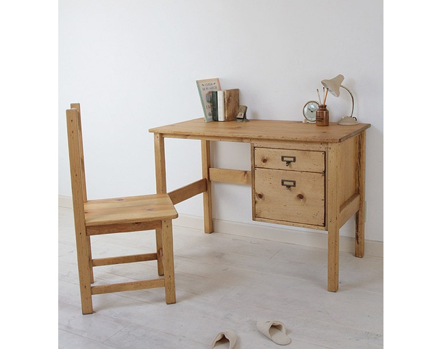 ラスティック(Rustic) 木製デスクの写真