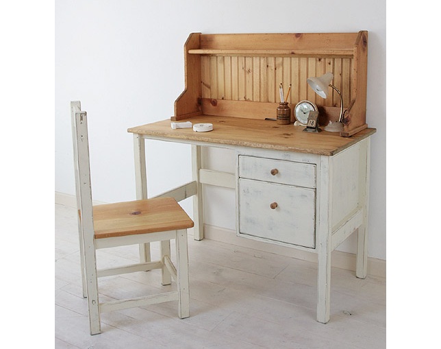 ラスティック(Rustic) 木製デスクの写真