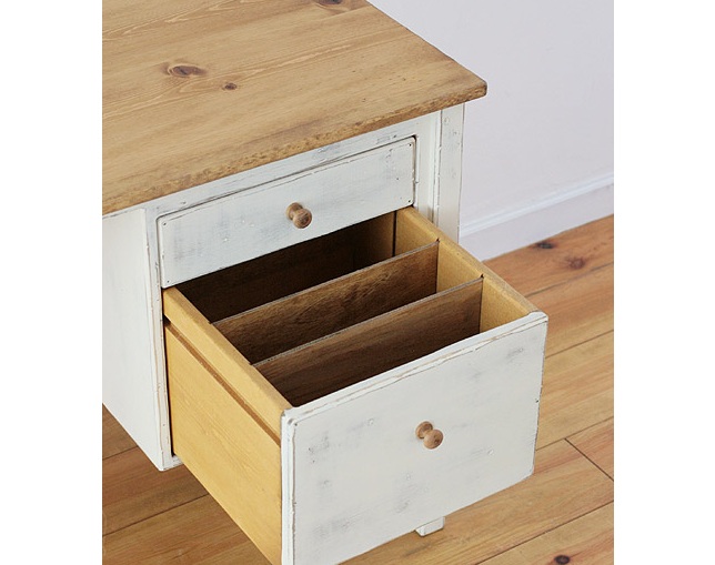 ラスティック(Rustic) 木製デスクの写真