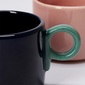 THE CONRAN SHOP TCS ポップ マグ グリーン & ソフトピンクの写真