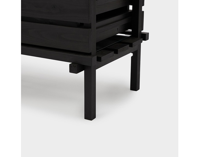 ザ・コンランショップ(THE CONRAN SHOP) RESOMA SIDEBOARD WITH GLASS BLACKの写真