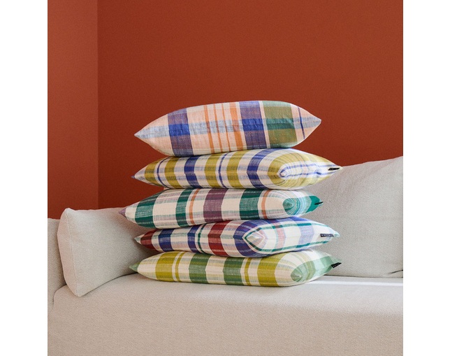 ザ・コンランショップ(THE CONRAN SHOP) MARABAR WOVEN CC 40x60 MAUVE GREENの写真