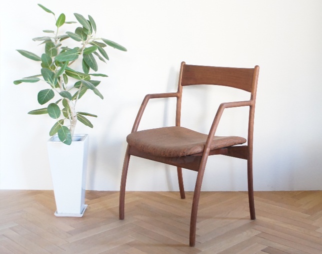アンプインテリアデザイン(ANP interior design) ANP chair with Arm（Walnuts）のメイン写真