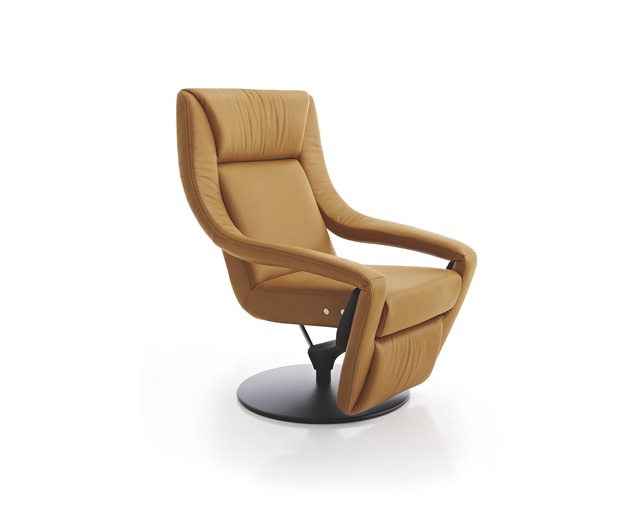 コイノール(KOINOR) Recliner chair with motorの写真