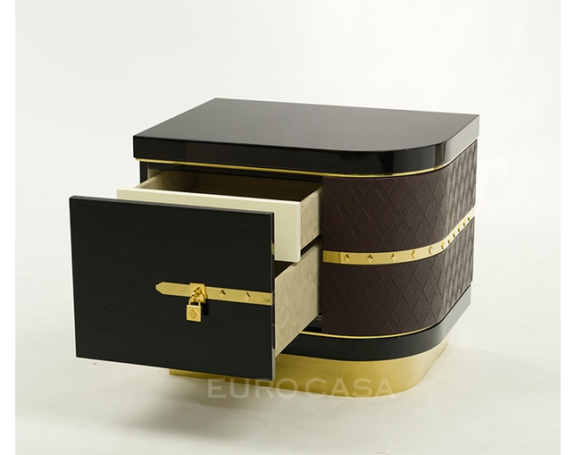 TURRI ナイトテーブルの写真