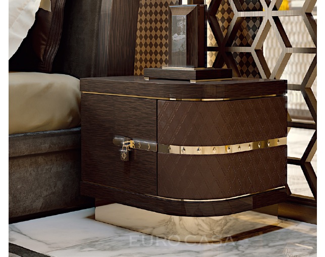 TURRI ナイトテーブルの写真