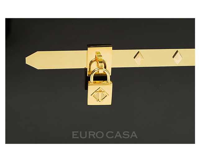 TURRI ナイトテーブルの写真