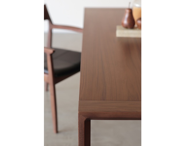 NOWHERE LIKE HOME(ノーウェアライクホーム) Dining Table OWENの写真