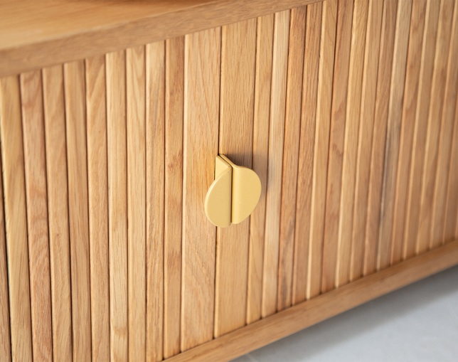 NOWHERE LIKE HOME(ノーウェアライクホーム) TV board LINDAの写真