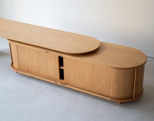 NOWHERE LIKE HOME(ノーウェアライクホーム) TV board LINDAの写真