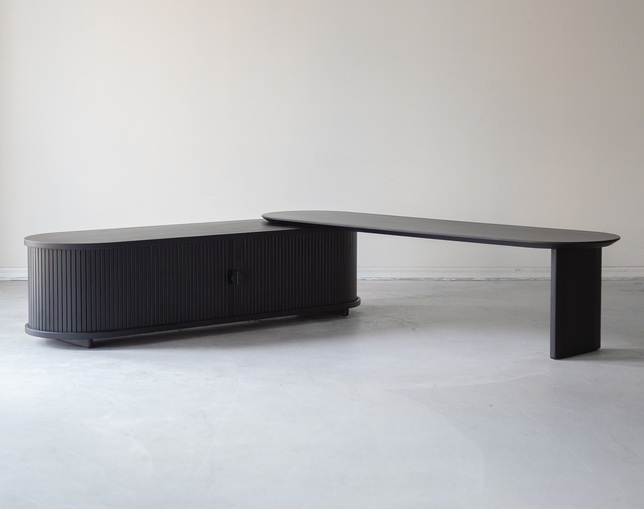 NOWHERE LIKE HOME(ノーウェアライクホーム) TV board LINDAの写真