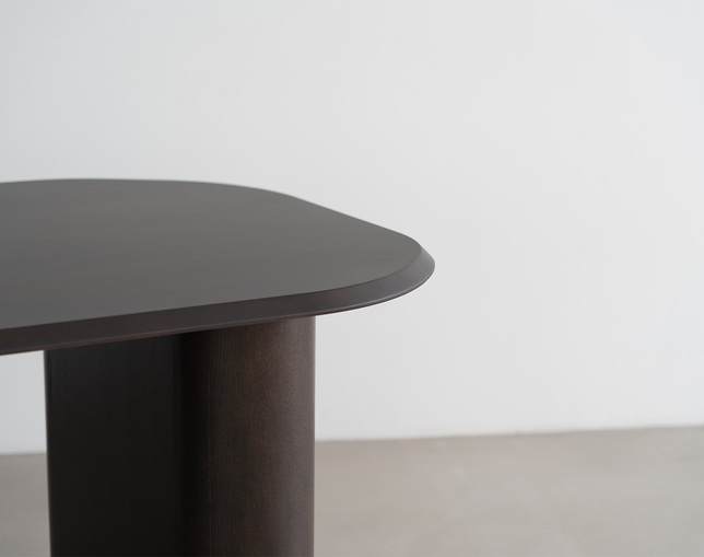 NOWHERE LIKE HOME(ノーウェアライクホーム) Dining Table NEVEの写真