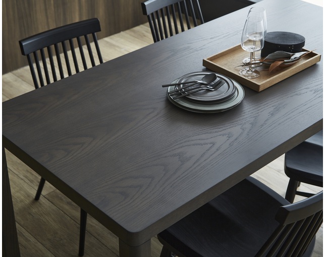 ニッポネア(NIPPONAIRE) DINING TABLE EPONAの写真