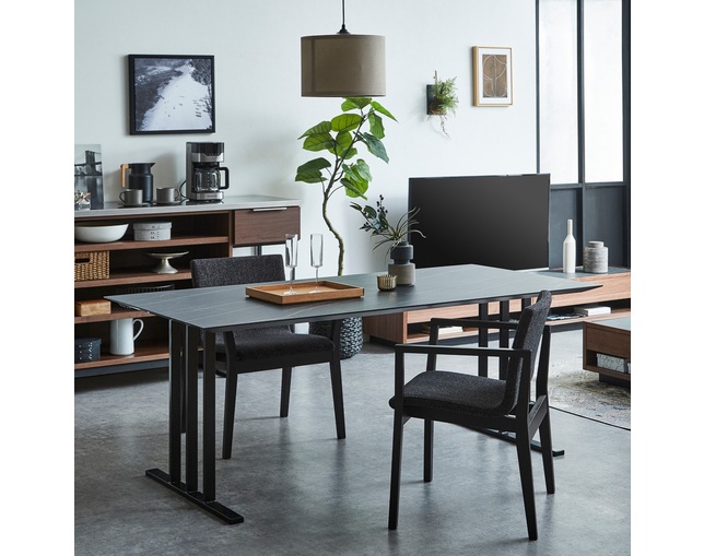 ニッポネア(NIPPONAIRE) DINING TABLE GARAMの写真