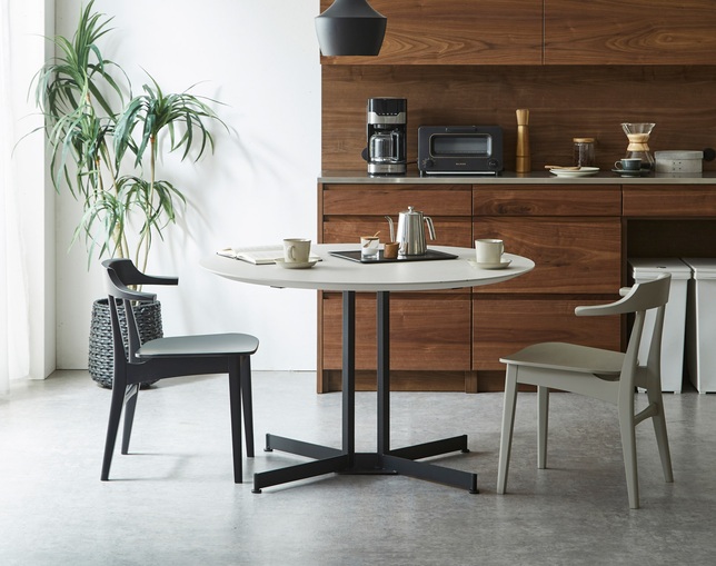 ニッポネア(NIPPONAIRE) DINING TABLE GARAMの写真