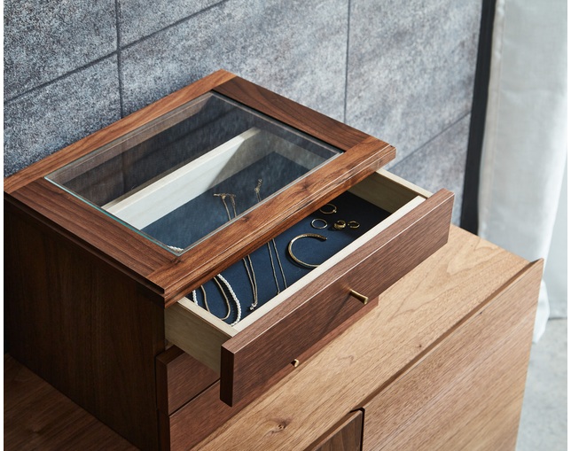 ニッポネア(NIPPONAIRE) LETTER CHEST FINDENの写真