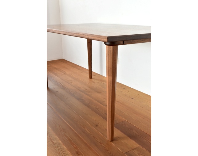 ウッドユウライクカンパニー 八角テーパー テーブルの写真