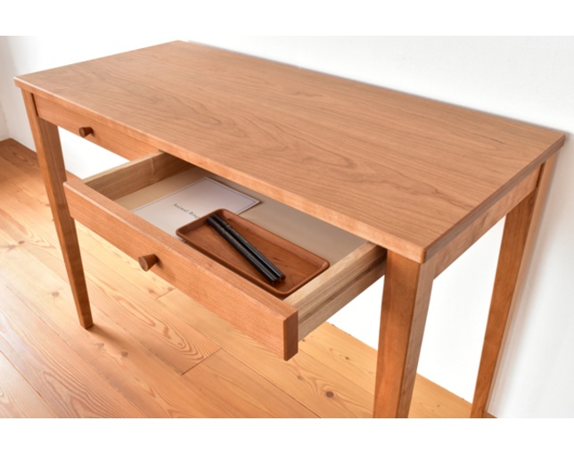 ウッドユウライクカンパニー すずらん デスクの写真