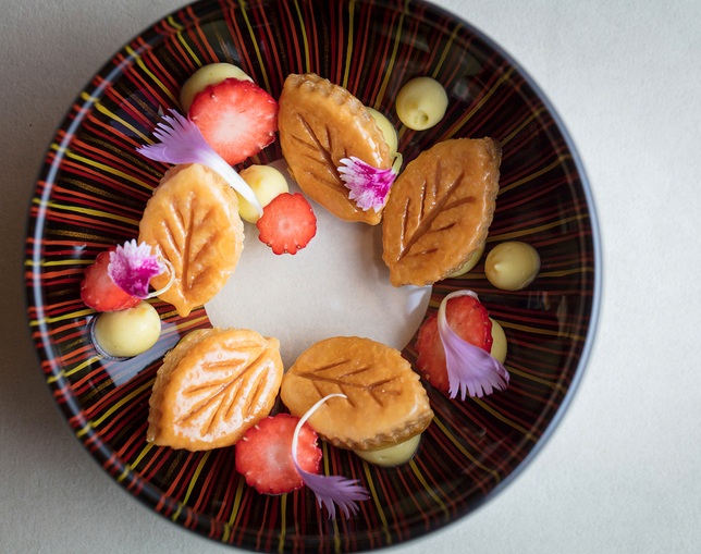 百色 hyakushiki(ヒャクシキ) 蕾 クリスタルボウルLの写真