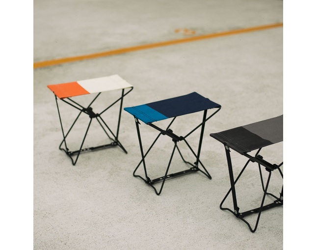 アマブロ(amabro) MINI FOLDING STOOL / Navy×Blueの写真