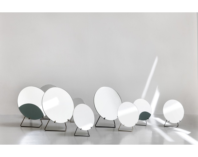 MOEBE(ムーベ) MIRROR 30cm Brassの写真