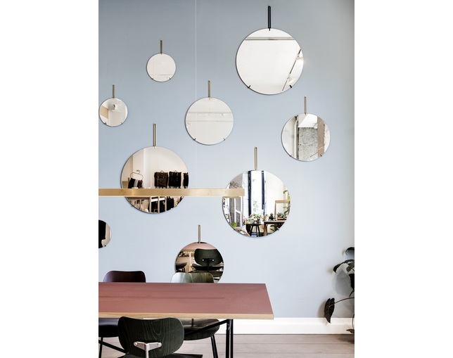 MOEBE(ムーベ) WALL MIRROR 70cm Blackのメイン写真