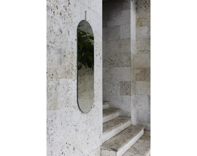 MOEBE(ムーベ) TALL WALL MIRROR BRASSの写真