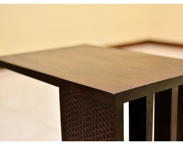 Alam Sari(アラム サリ) SIDE TABLE CARVING の写真