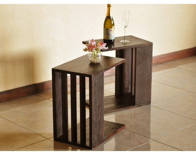 Alam Sari(アラム サリ) SIDE TABLE CARVING の写真