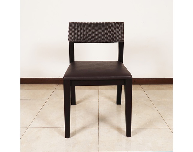 Alam Sari(アラム サリ) Vani S-Rattan Chair の写真