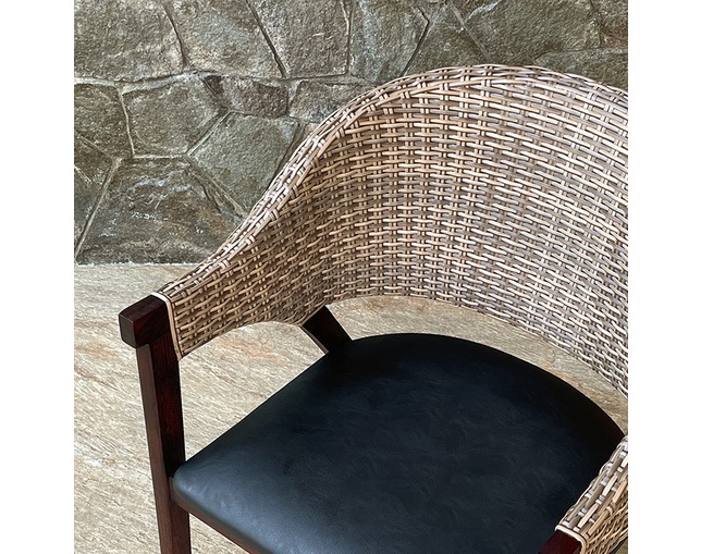 Alam Sari(アラム サリ) teak ＆ Synthetic Rattan dining chairの写真