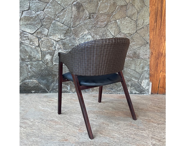 Alam Sari(アラム サリ) teak ＆ Synthetic Rattan dining chairの写真